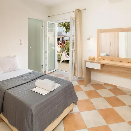 Paralia Hotel 3*