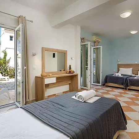 Paralia Hotel 3*