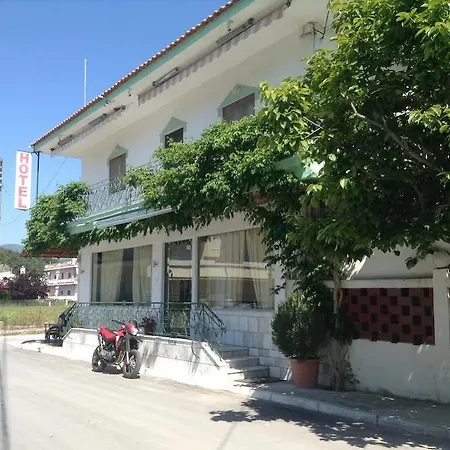 Paralia Отель Кавос